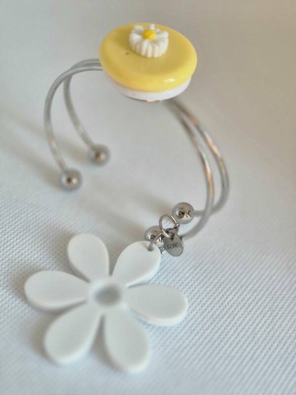 Bracelet Marguerite Breloques Médaillon Central Jaune
