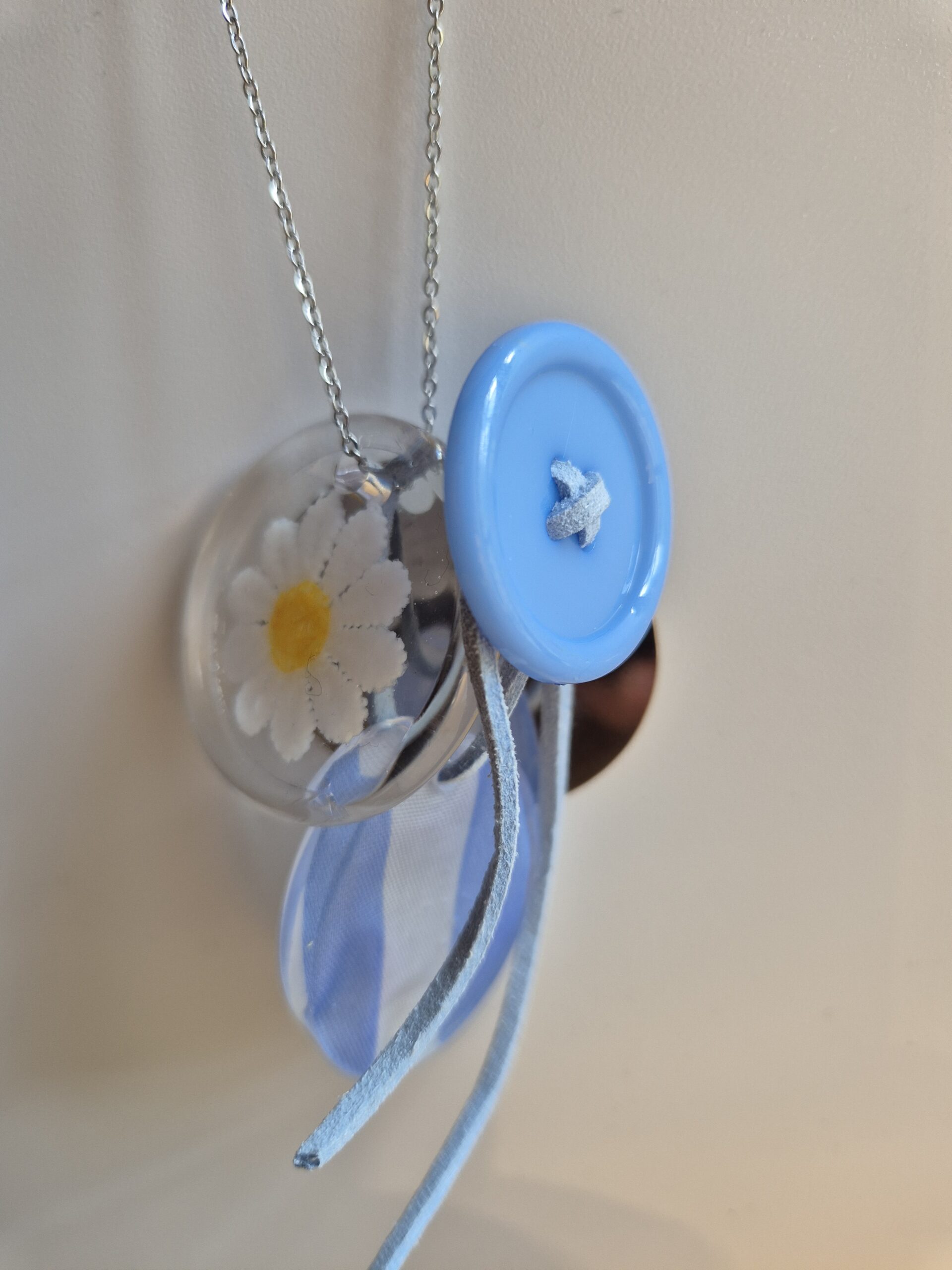 Collier Breloques bleu rayé – Image 4