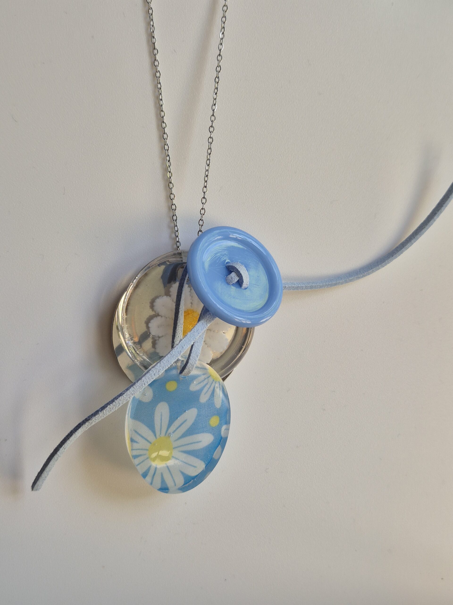Collier Breloques fleur bleue