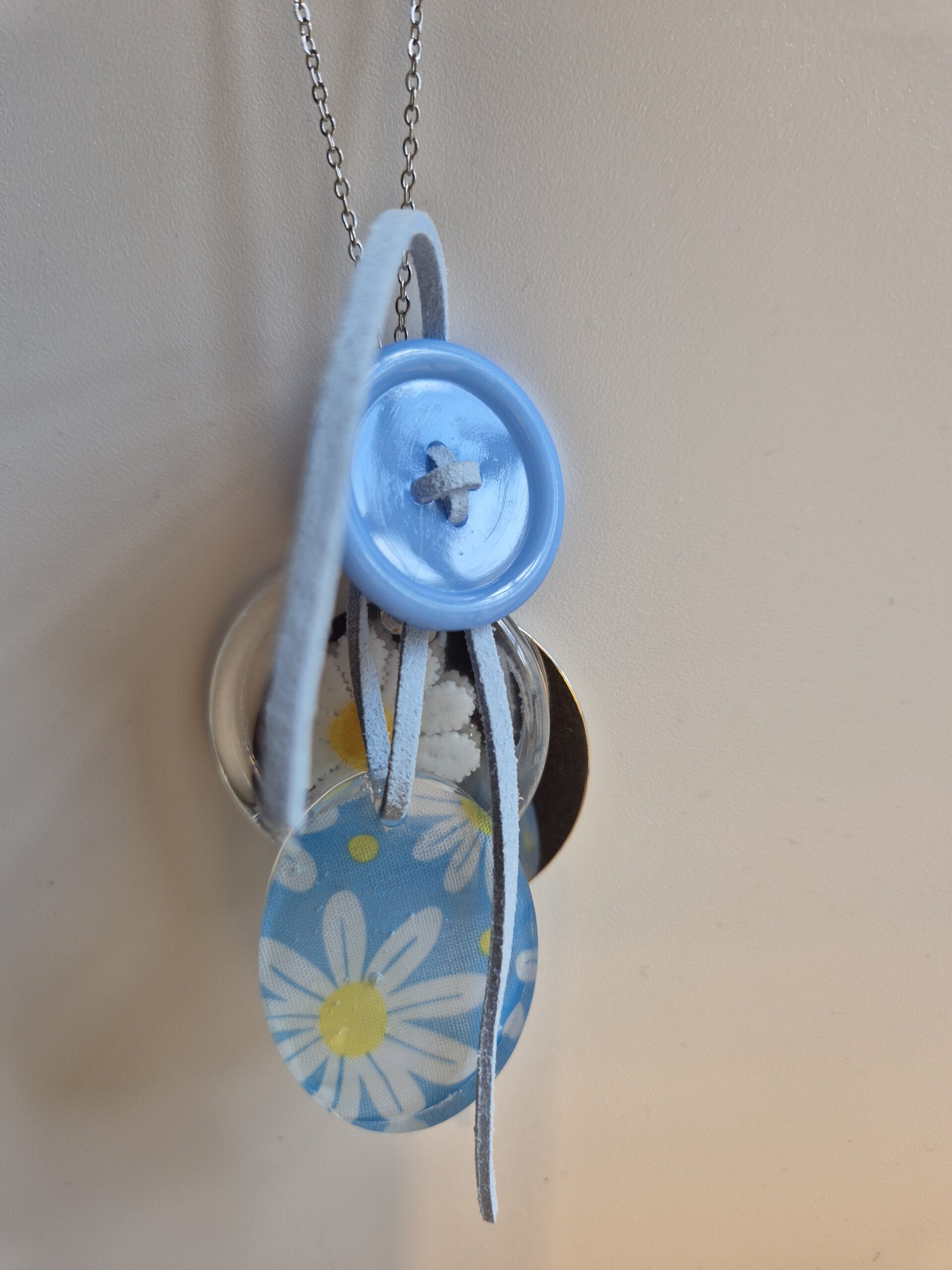 Collier Breloques fleur bleue – Image 6