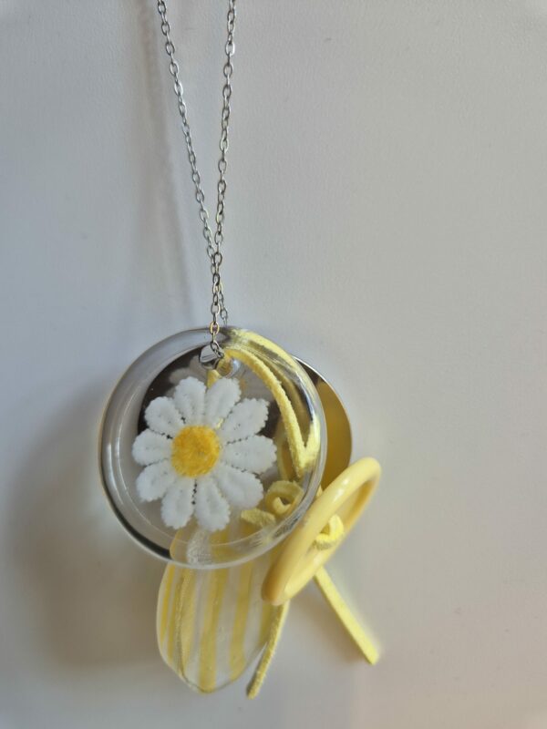 Collier Breloques jaune rayé
