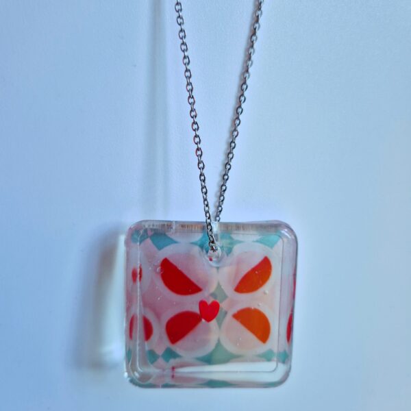 Collier Petits Carrés rouge
