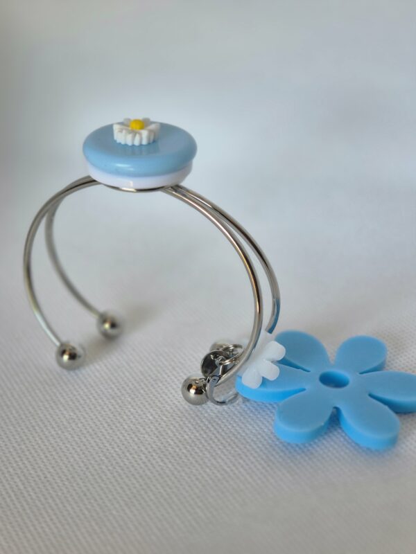 Bracelet Marguerite Breloques Médaillon Central bleu