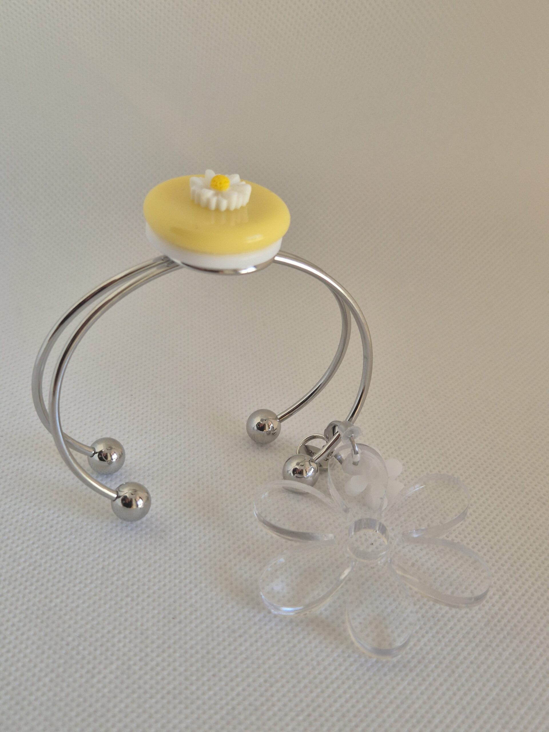 Bracelet Marguerite Breloques Médaillon Central Jaune – Image 6