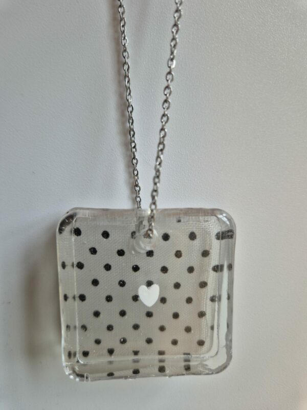 Collier Petits Carrés blanc pois noirs